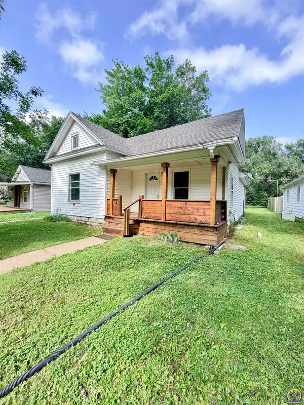 22 S Cottonwood St, Emporia, KS 66801-9999