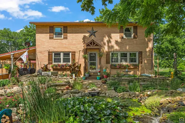 8441 SW Valencia Rd, Auburn, KS 66402
