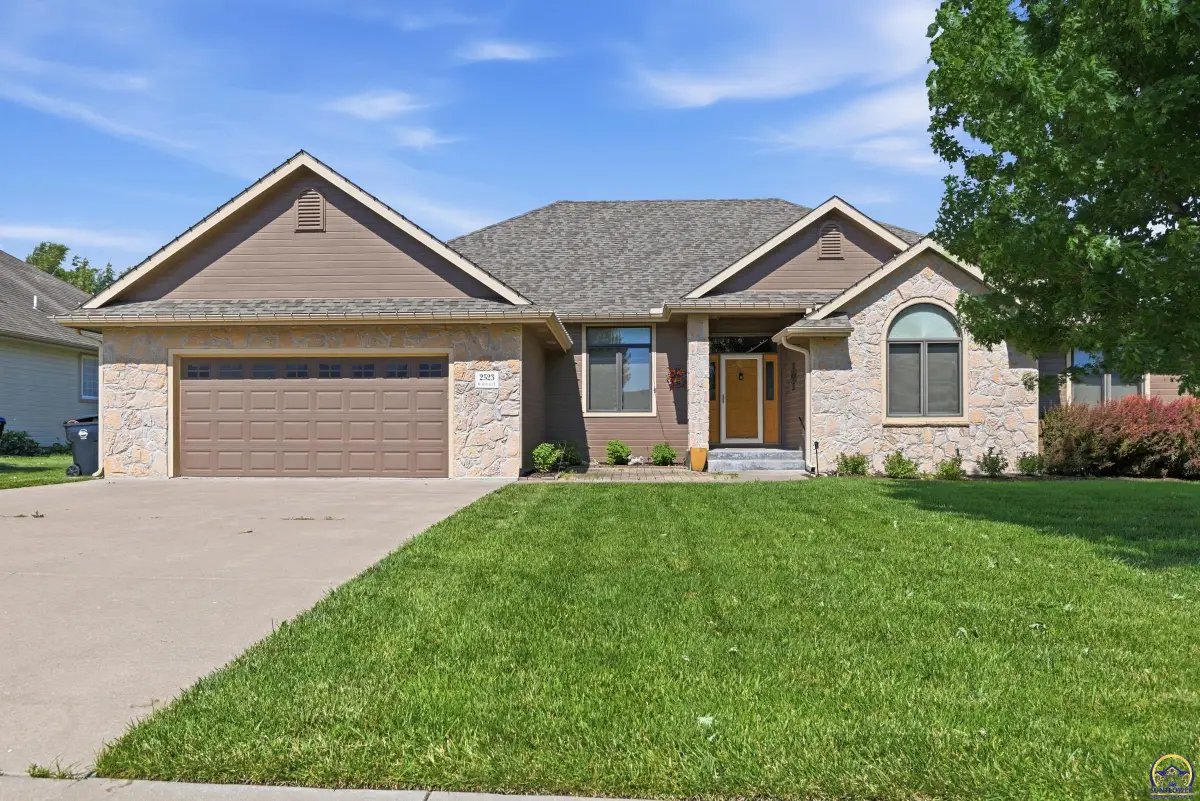 2523 SW Santa Fe Ct, Topeka, KS 66614 - #1