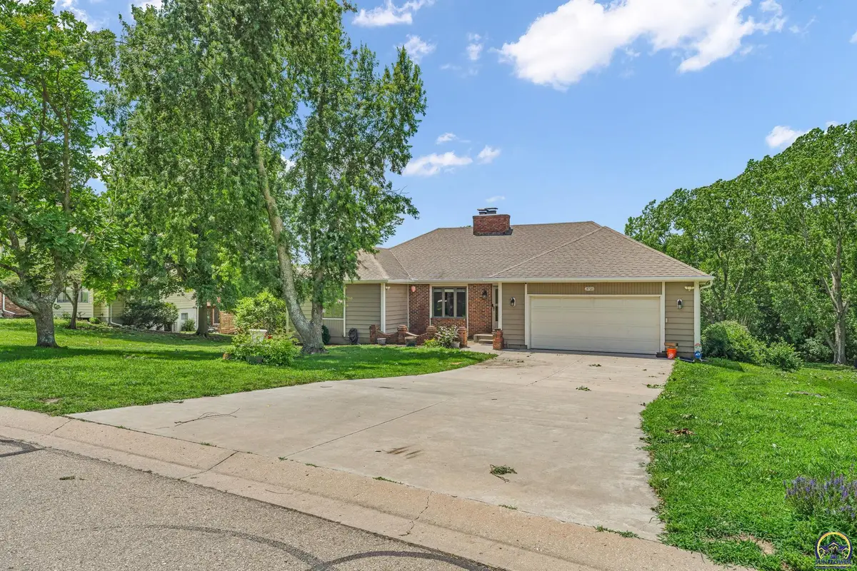 3725 SW Kings Forest Rd, Topeka, KS 66610 - #1
