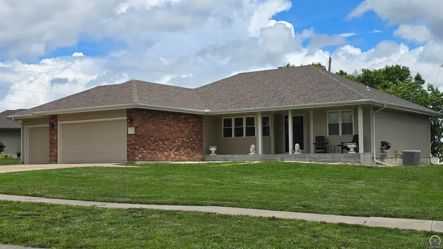 4148 SW Moundview Dr, Topeka, KS 66610 - #2
