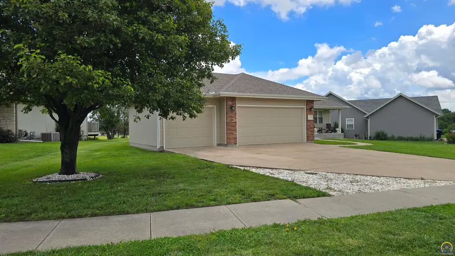 4148 SW Moundview Dr, Topeka, KS 66610 - #3