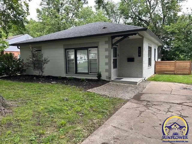 814 SW Orleans St, Topeka, KS 66606 - #1