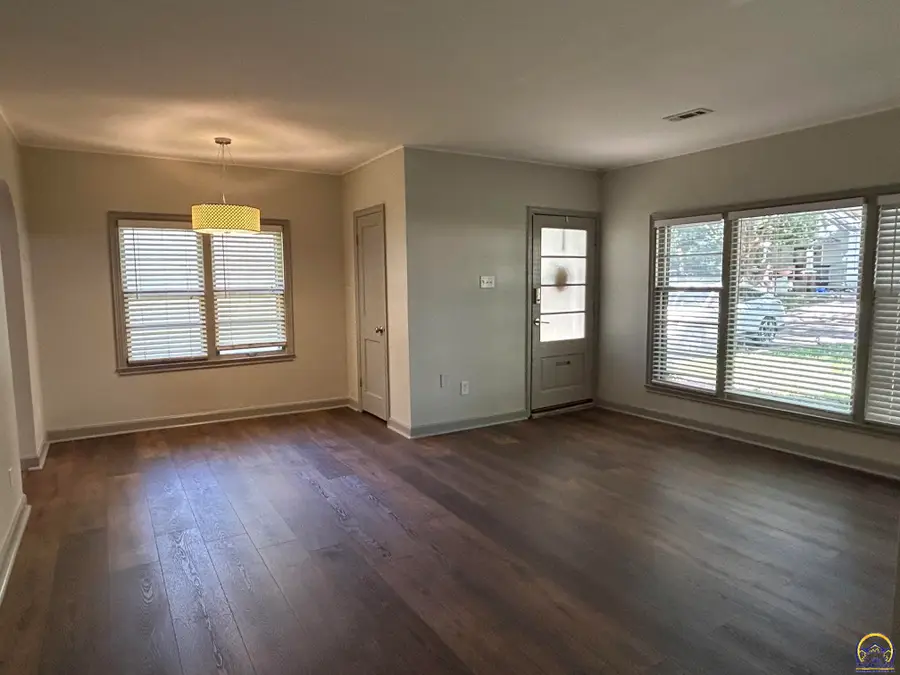 814 SW Orleans St, Topeka, KS 66606 - #2