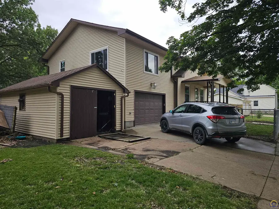112 N 13th St, Sabetha, KS 66534 - #3