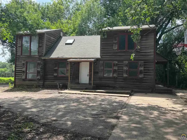 2111 SW Plass Ave, Topeka, KS 66611