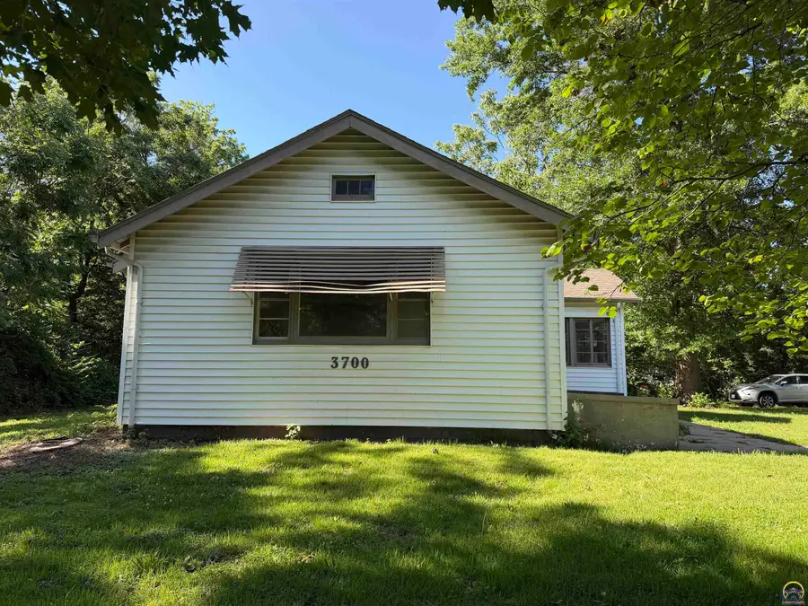 3700 SW 10th Ave, Topeka, KS 66604 - #3