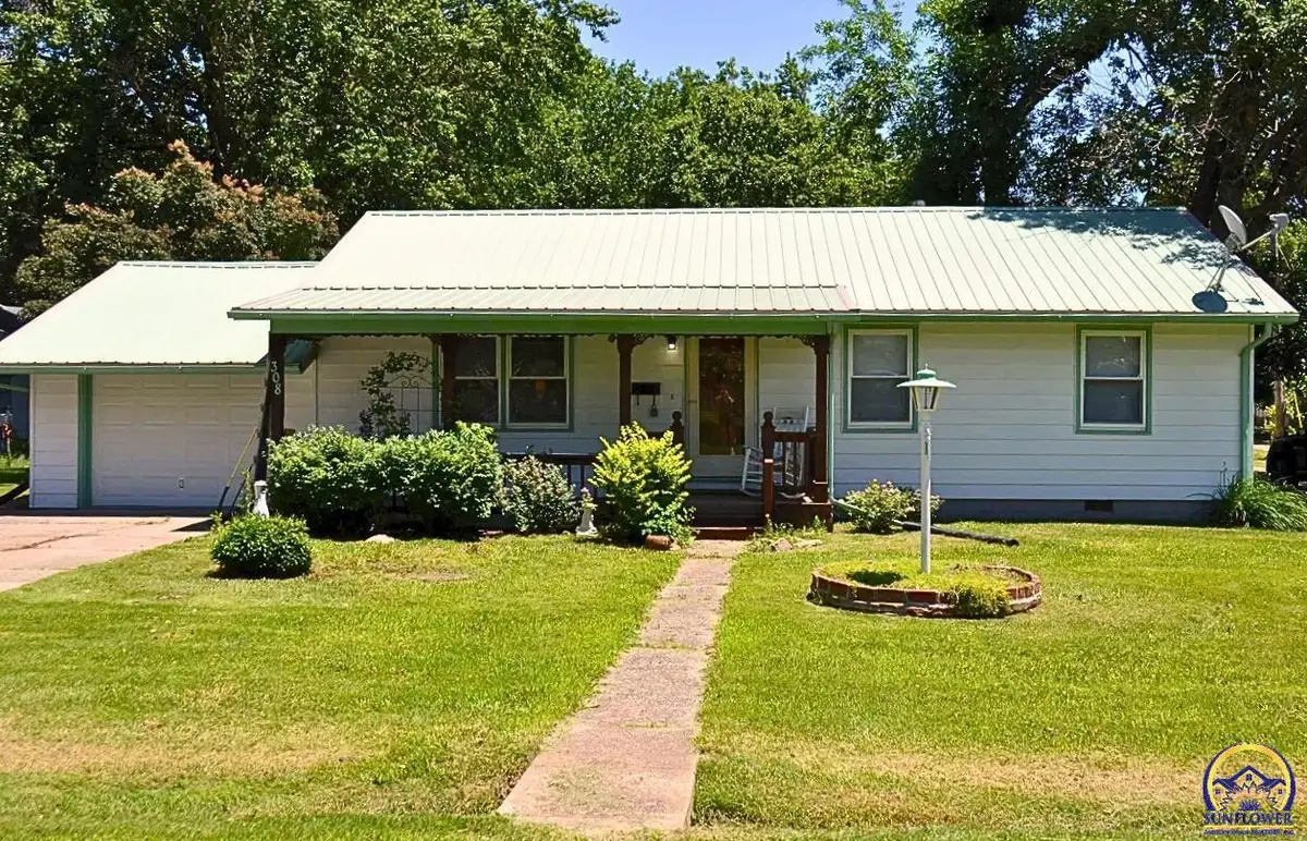 308 S 2nd St, Osage City, KS 66523 - #1
