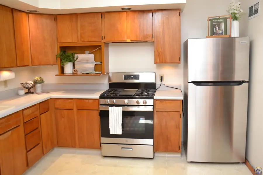 308 S 2nd St, Osage City, KS 66523 - #3