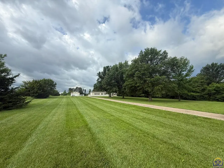 6935 SE 53rd St, Tecumseh, KS 66542 - #2