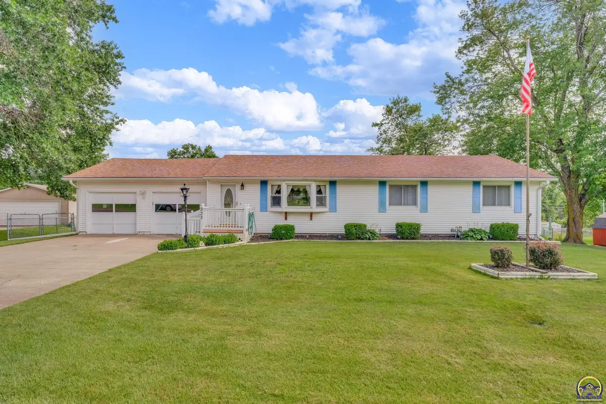 533 NE Monhollon Dr, Topeka, KS 66617 - #1