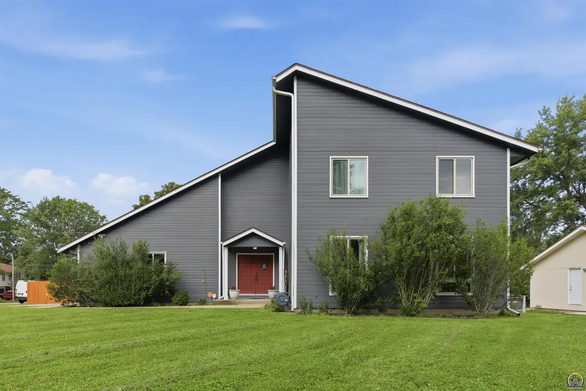 3013 SE Burton St, Topeka, KS 66605 - #1
