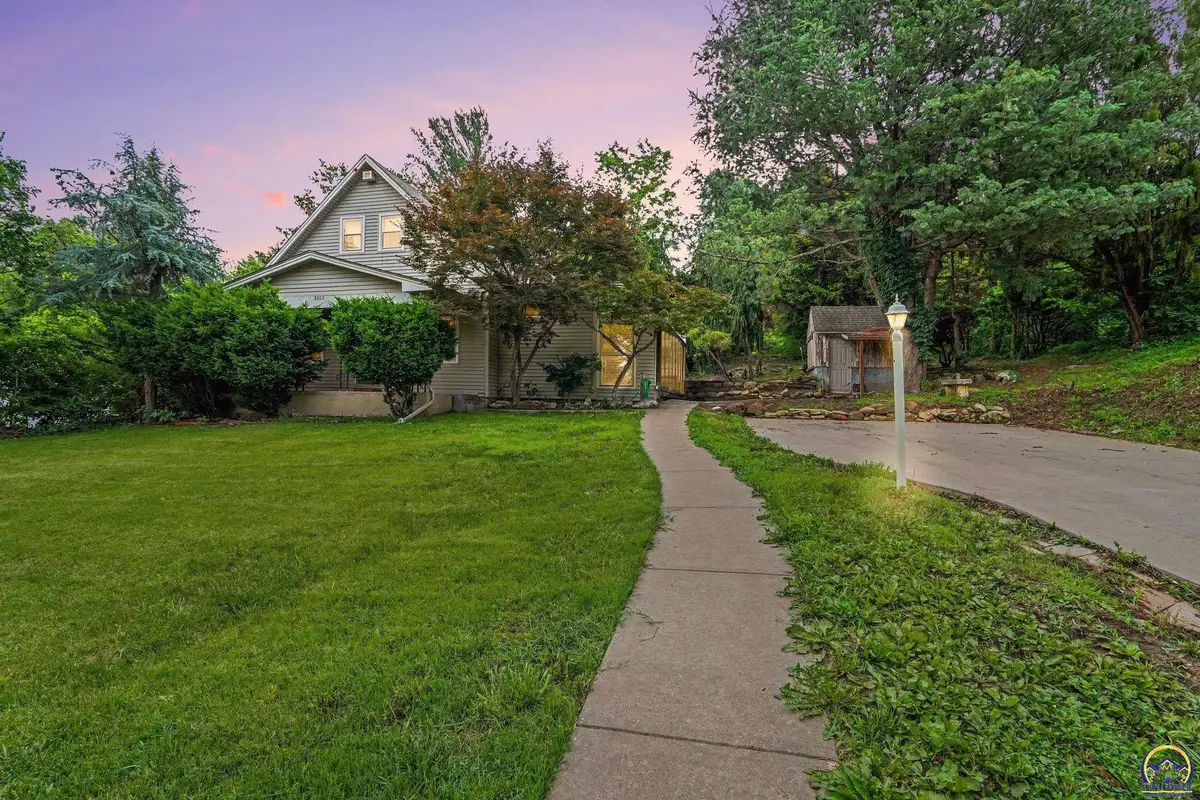 2508 SW Fillmore St, Topeka, KS 66611 - #1