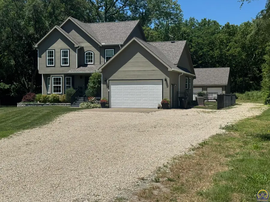 4415 SE West Edge Rd, Topeka, KS 66609 - #2