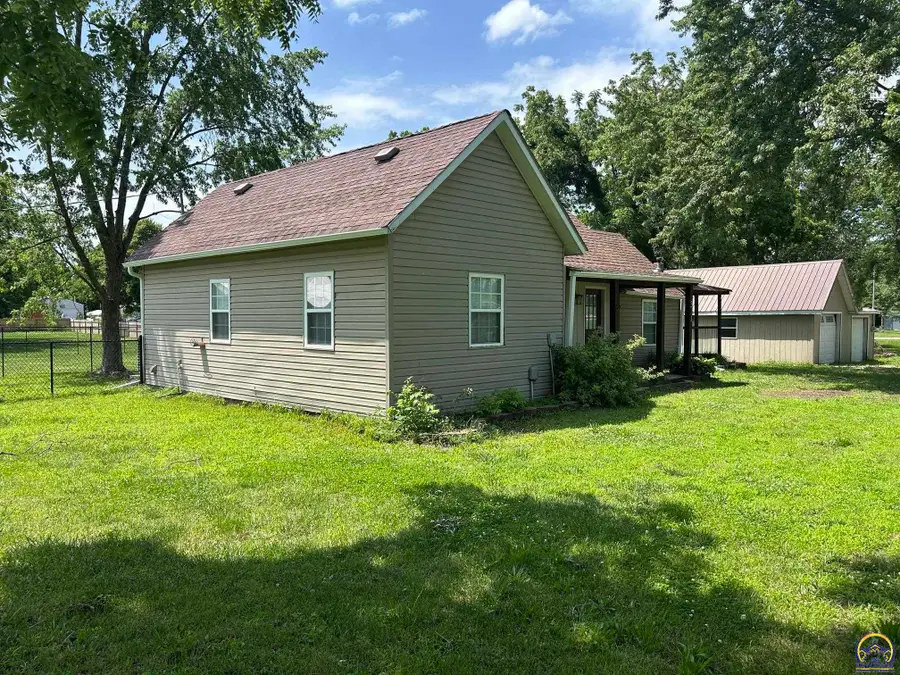 311 State St, Hartford, KS 66854 - #2