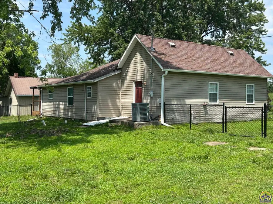 311 State St, Hartford, KS 66854 - #3