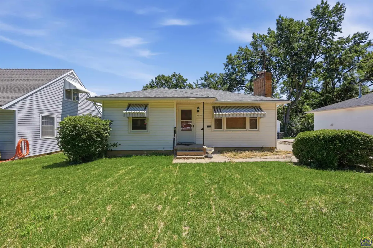 2404 SW Bradbury Ave, Topeka, KS 66611 - #1