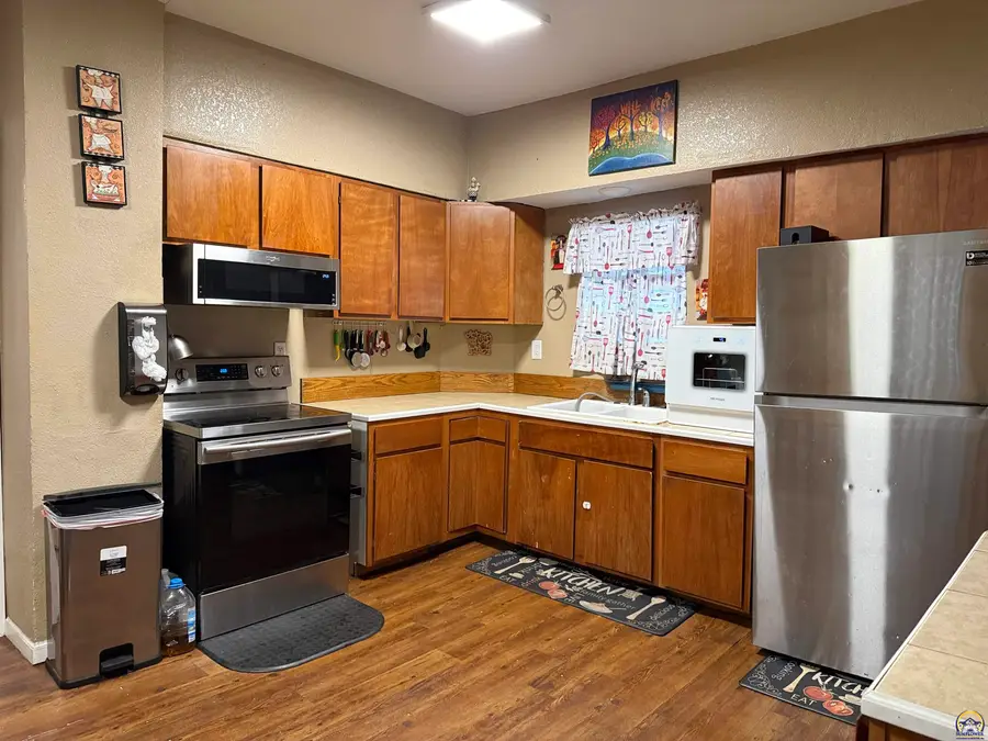 1519 SW Washburn Ave, Topeka, KS 66604 - #2