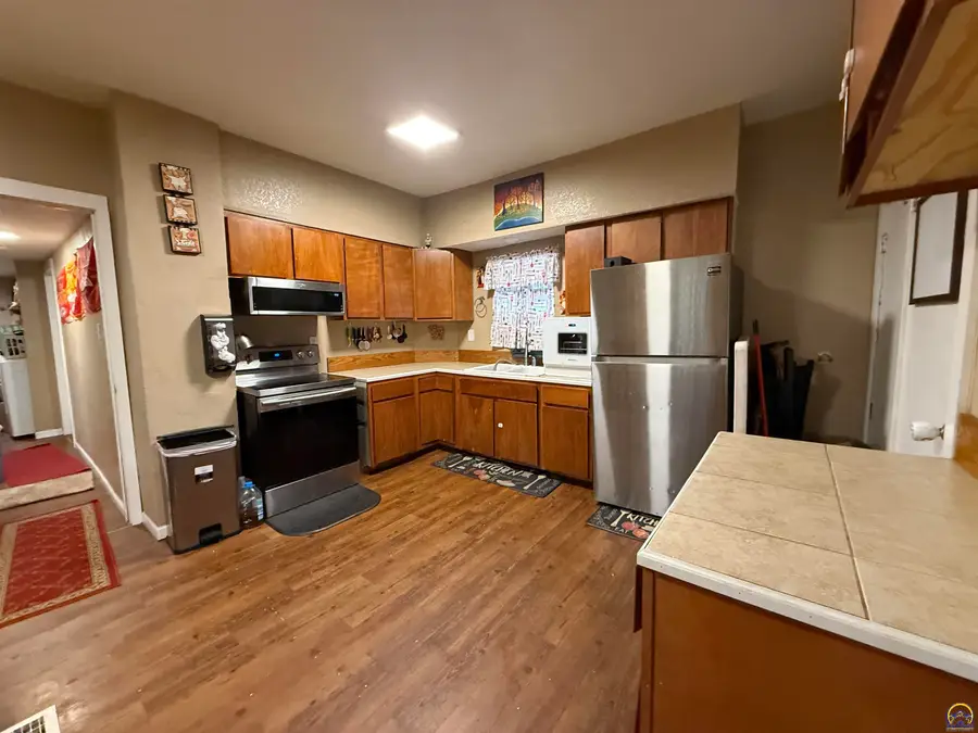 1519 SW Washburn Ave, Topeka, KS 66604 - #3