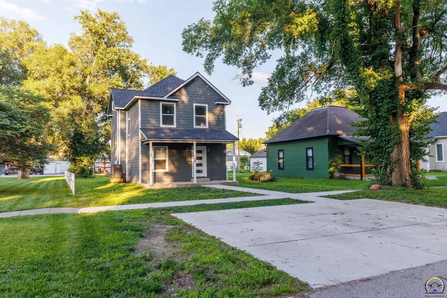 416 Navarre St, Rossville, KS 66533 - #3