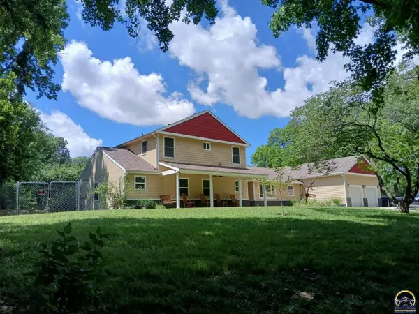 301 SW Yorkshire Rd, Topeka, KS 66606