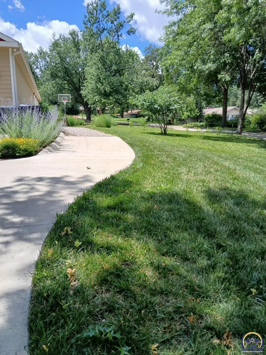 301 SW Yorkshire Rd, Topeka, KS 66606 - #3