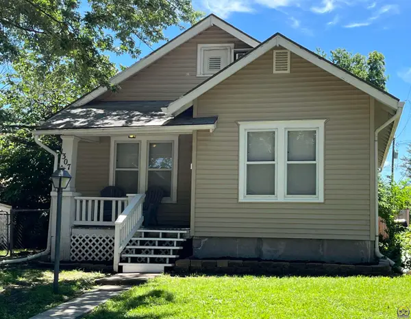 1307 SW Hampton St, Topeka, KS 66604