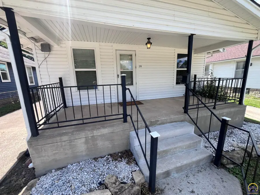 235 NW Story St, Topeka, KS 66606 - #2