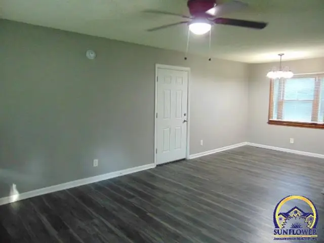 1407 SW Glencoe St, Topeka, KS 66611 - #3
