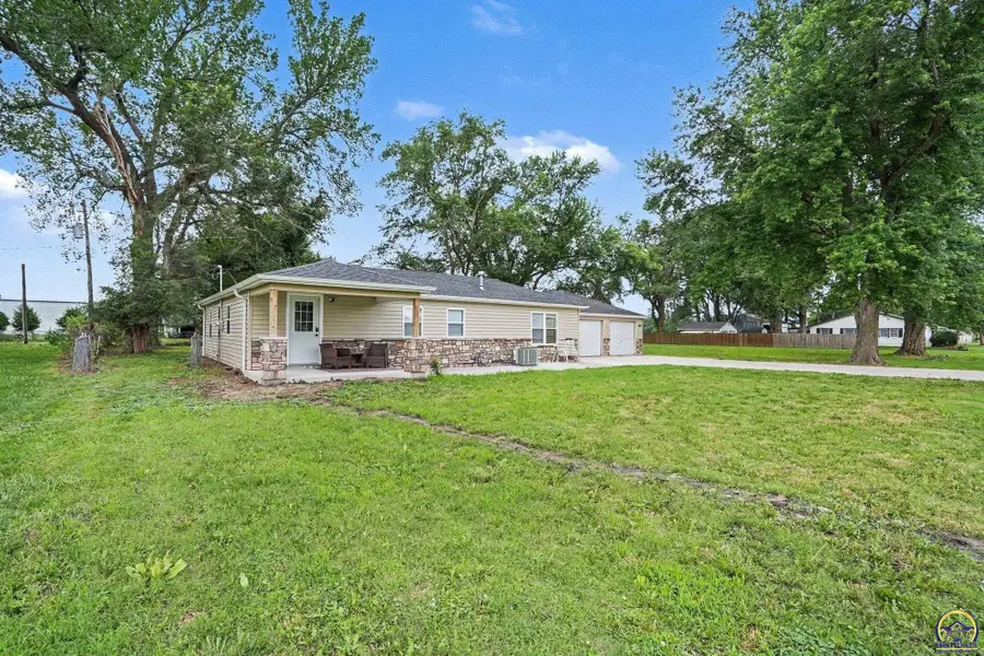 3733 NE Seward Ave, Topeka, KS 66616 - #3