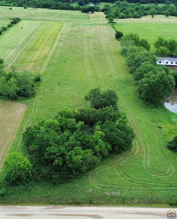 5500 SE Stanley Rd, Tecumseh, KS 66542