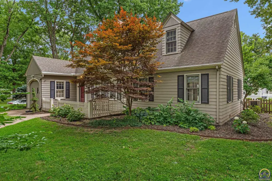 3015 SW 18th St, Topeka, KS 66604 - #3