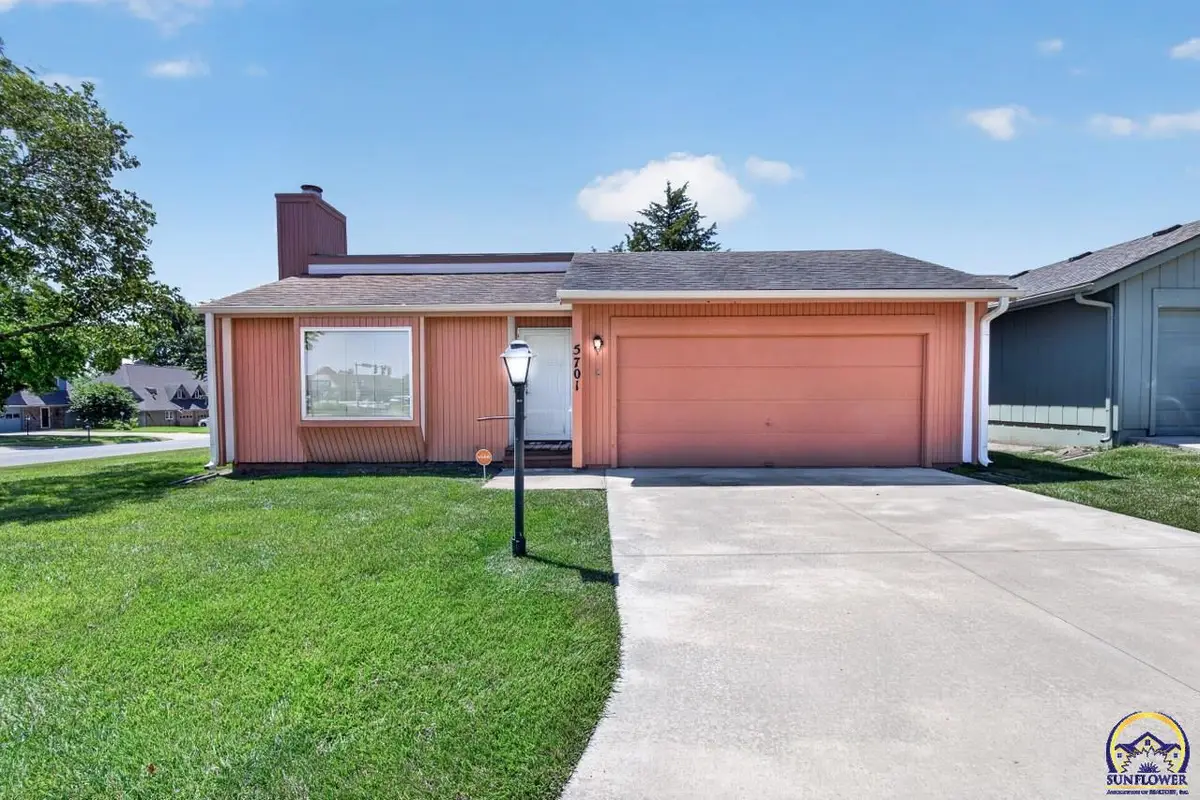 5701 SW Arrowhead Ct, Topeka, KS 66614 - #1