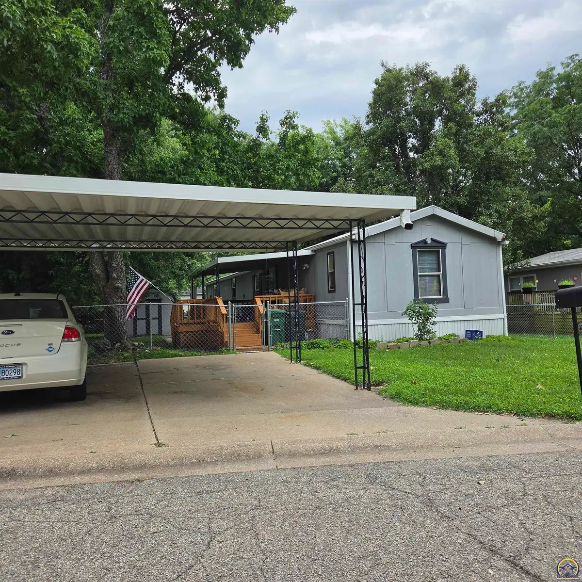 225 SE 47th St, Topeka, KS 66609 - #1