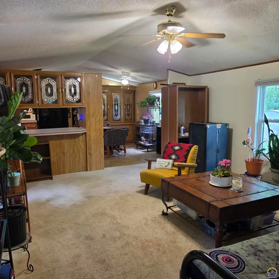 225 SE 47th St, Topeka, KS 66609 - #2