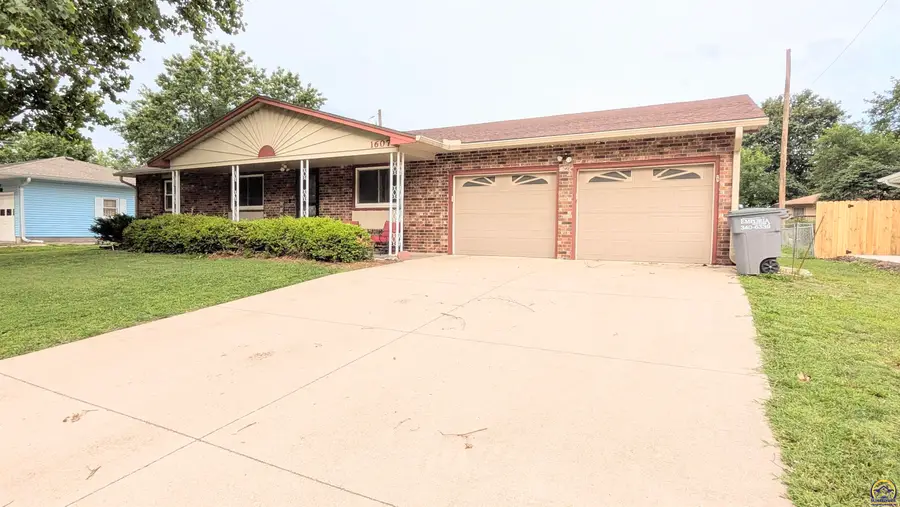 1607 Luther St, Emporia, KS 66801 - #2