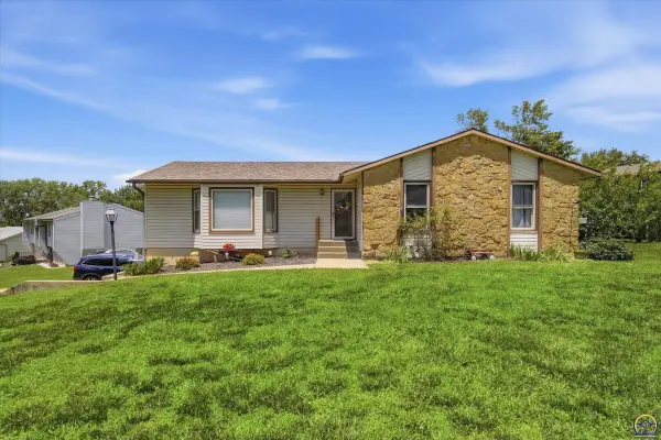 5133 NW 52nd St, Topeka, KS 66618
