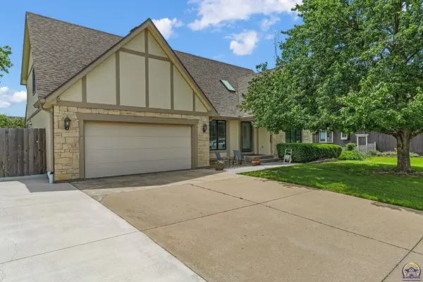 2531 SW Pepperwood Ct, Topeka, KS 66614