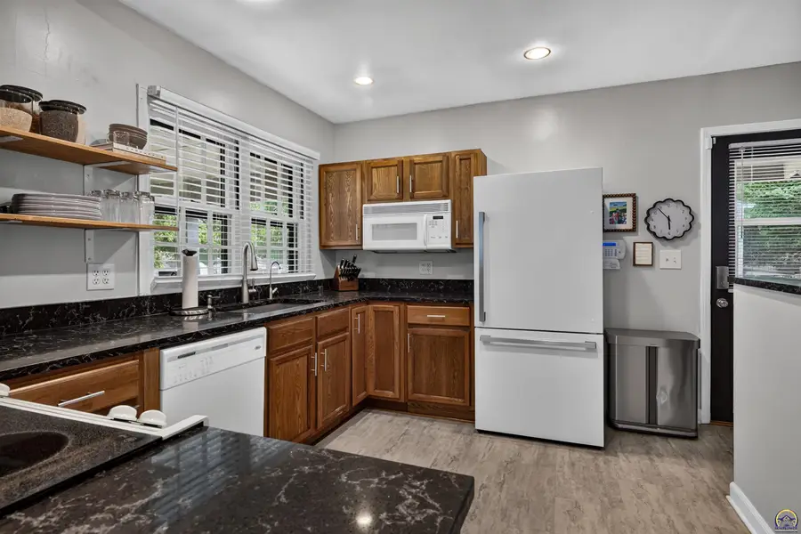 617 SW Warren Ave, Topeka, KS 66606 - #3