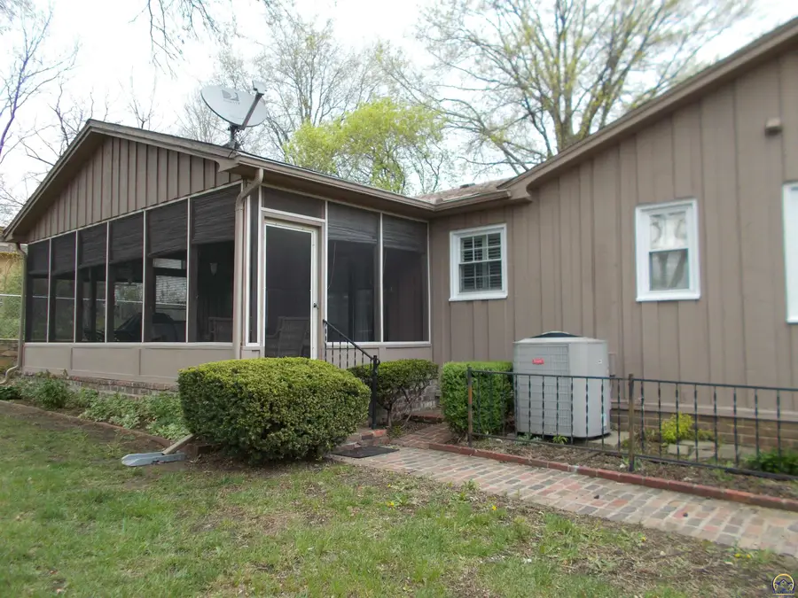 1401 N 2nd St, Atchison, KS 66002 - #3