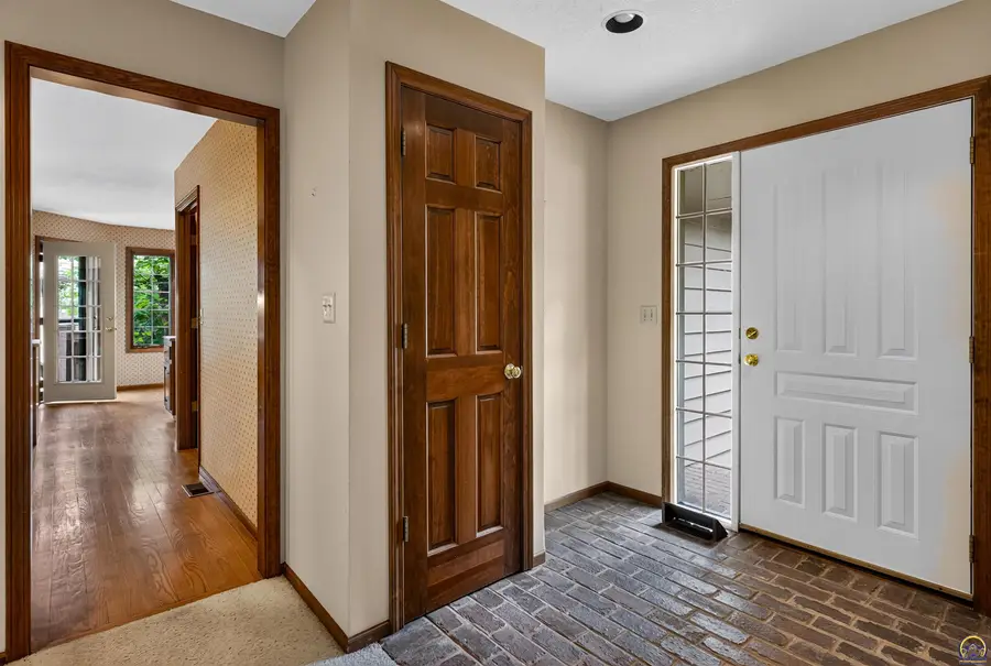 4305 Quail Pointe Dr, Lawrence, KS 66047 - #3