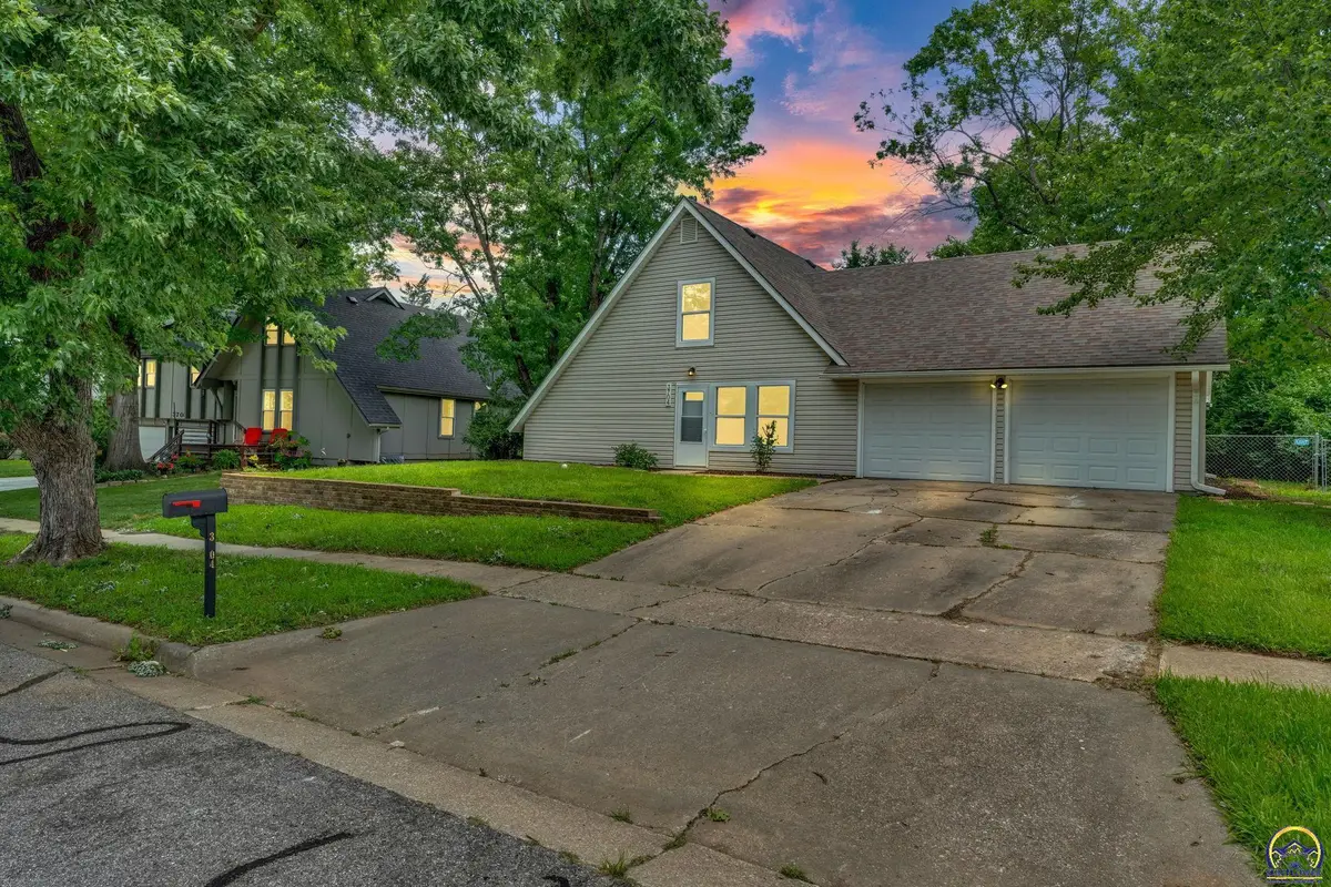 3704 SW 34th St, Topeka, KS 66614 - #1