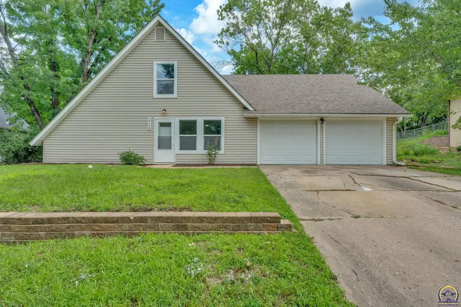 3704 SW 34th St, Topeka, KS 66614 - #3