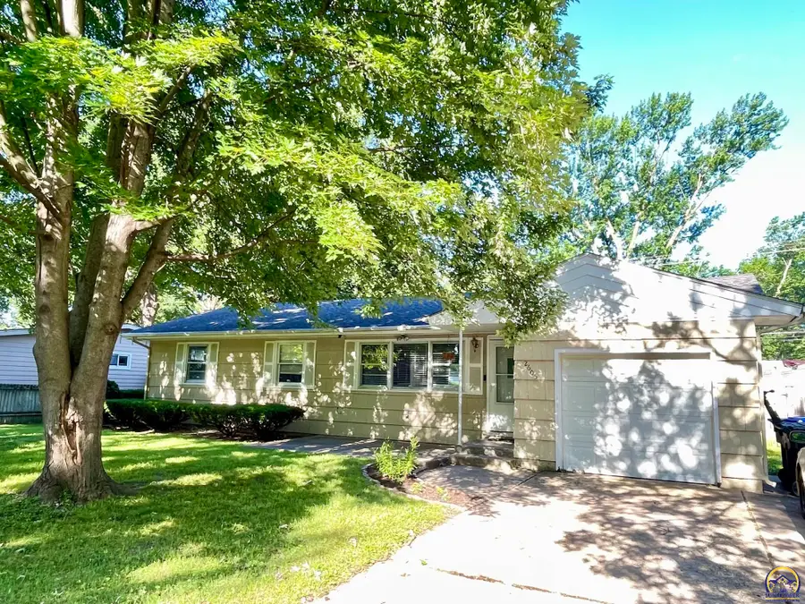 2605 SW Indian Trail, Topeka, KS 66614 - #2