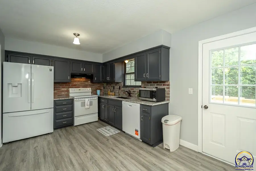 9685 W 61st St, Merriam, KS 66203 - #3