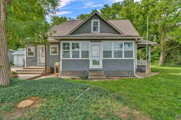 6521 NW Hall Rd, Rossville, KS 66533