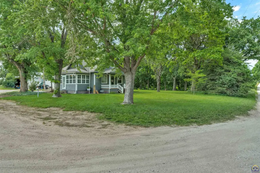 6521 NW Hall Rd, Rossville, KS 66533 - #2