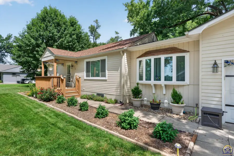 210 NW Jay St, Topeka, KS 66608 - #2