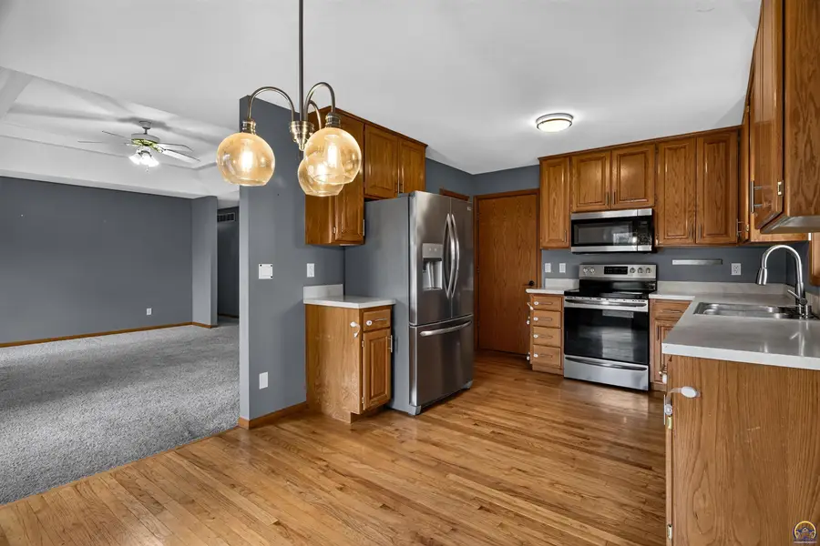 3909 SW 40th St, Topeka, KS 66610 - #3