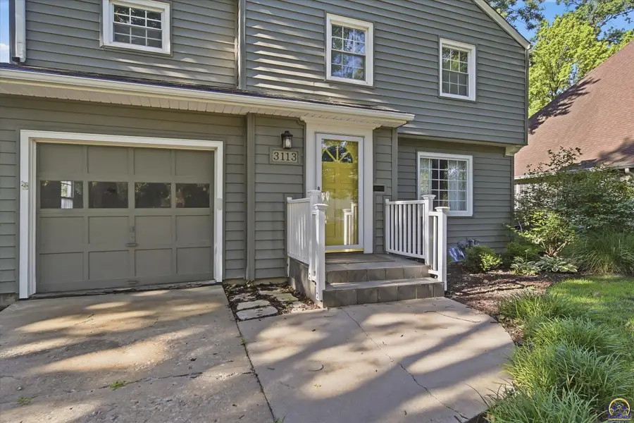 3113 SW Canterbury Ln, Topeka, KS 66604 - #2